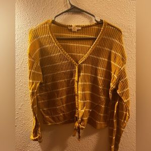 Yellow striped fall style blouse.